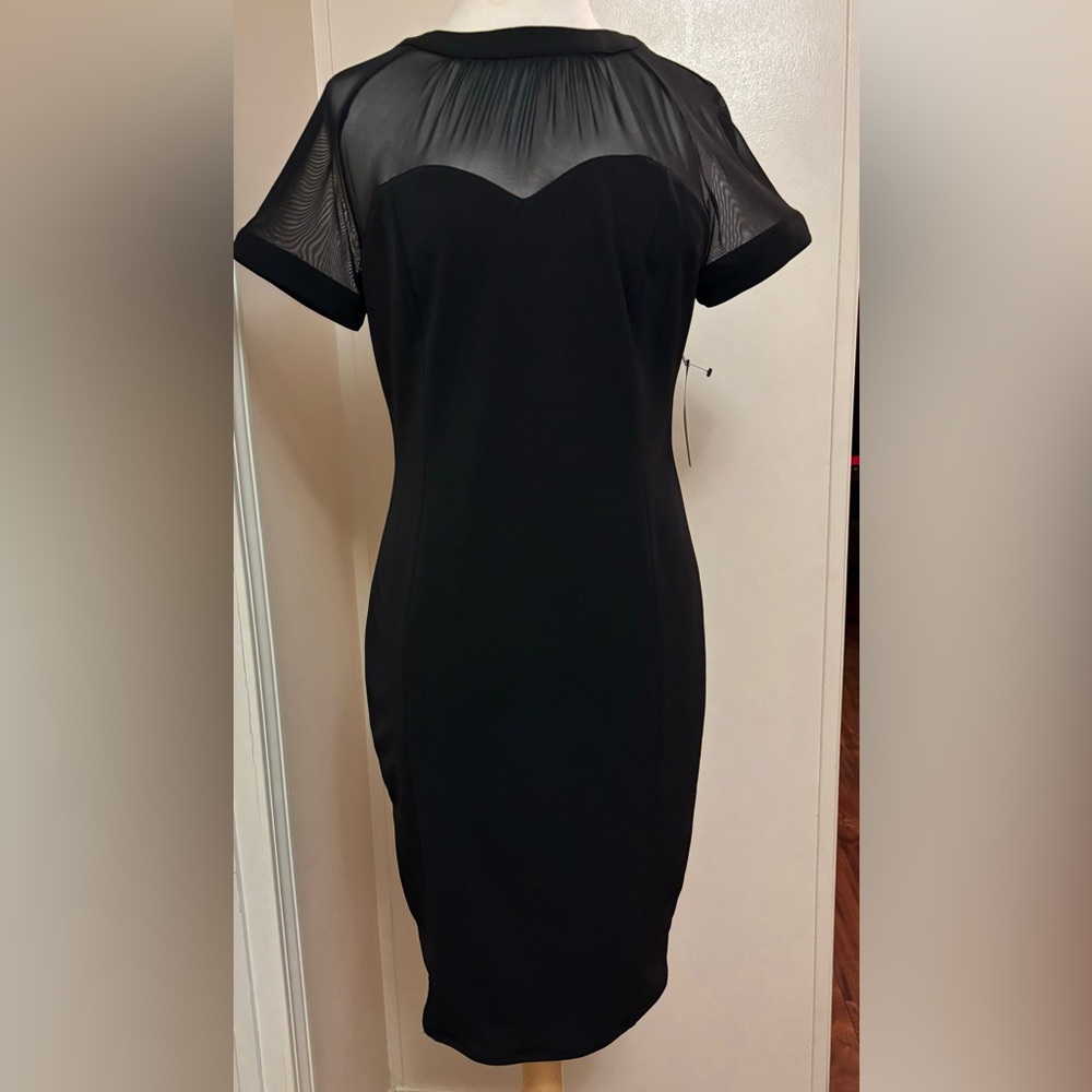 NWT Black Short Sleeve Back Zipper Size Medium
